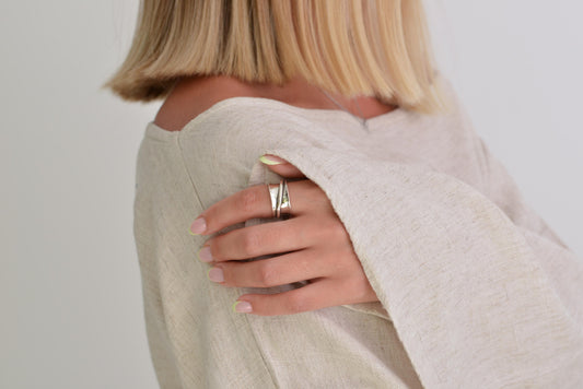 Catch the Summer Sparkle: Shop Adjustable Chunky, Liquid Metal & Geometric Rings