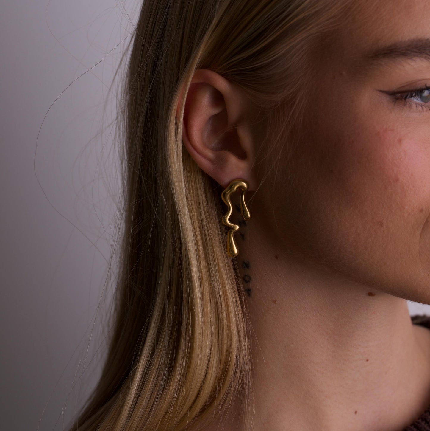 18k Gold Dangling Earrings 