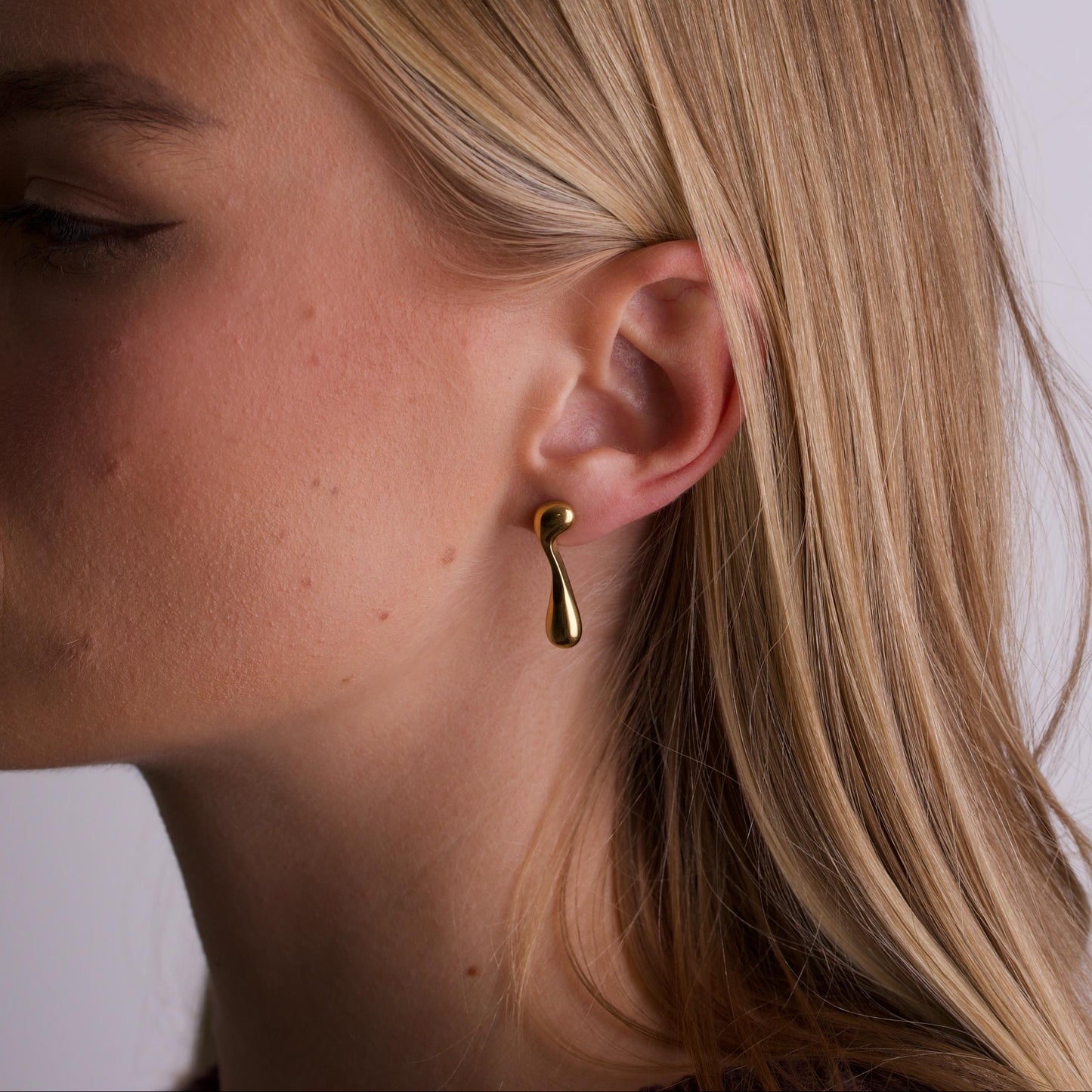18k Gold Dangling Earrings 