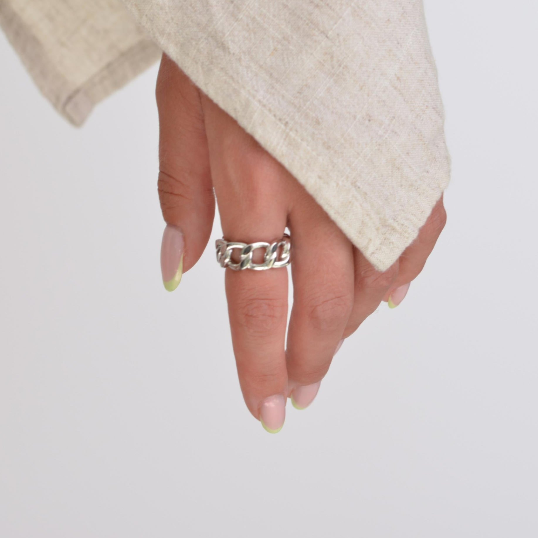 Curb Chain Echo Flow Ring