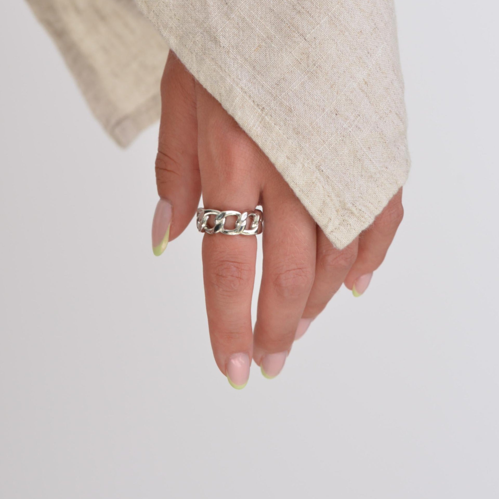 Curb Chain Echo Flow Ring